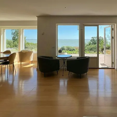 Dom wakacyjny Swedish Timber House Overlooking Arreso Helsinge