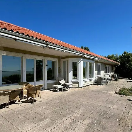 Swedish Timber House Overlooking Arreso Dom wakacyjny