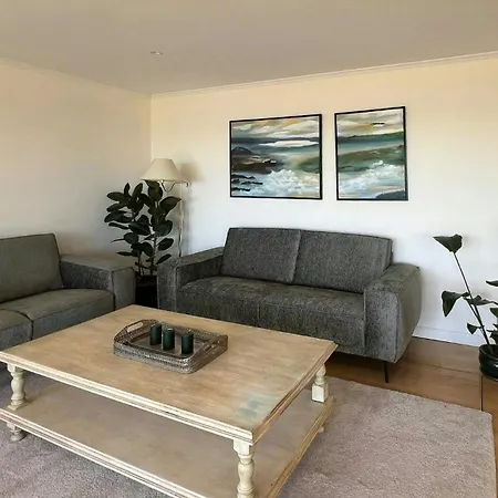 Dom wakacyjny Swedish Timber House Overlooking Arreso *