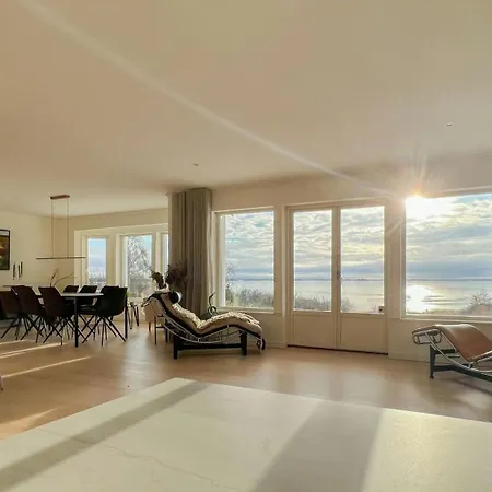 Dom wakacyjny Swedish Timber House Overlooking Arreso Helsinge