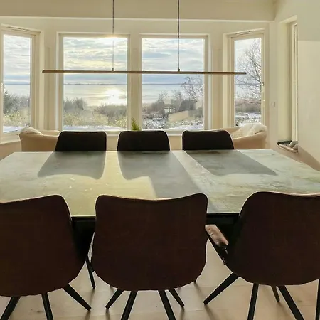 Dom wakacyjny Swedish Timber House Overlooking Arreso