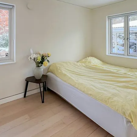 Swedish Timber House Overlooking Arreso Dom wakacyjny